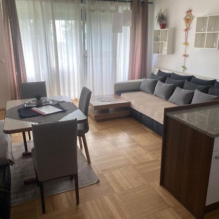 Wohnhaus City Sued Herzogsdorf Esterno foto